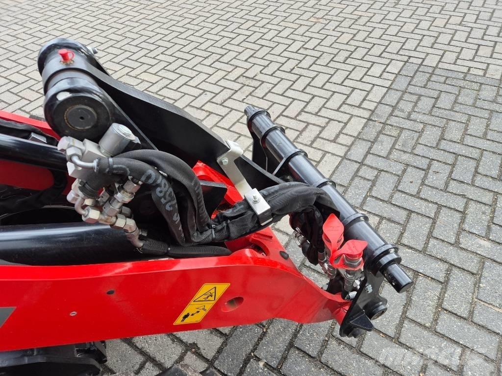 Manitou MLA 3-25 H لوادر صغيرة