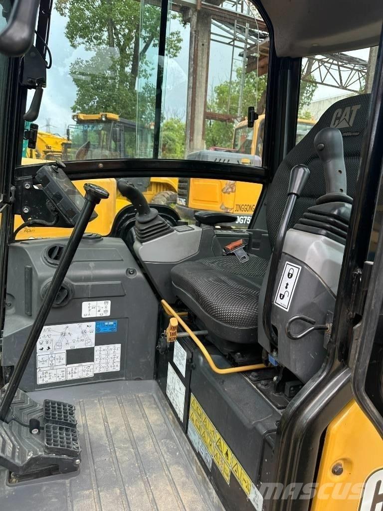 CAT 302 حفارات صغيرة أقل من 7 طن (حفارات صغيرة)