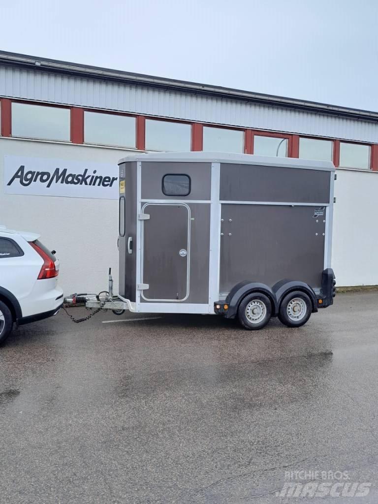 Ifor Williams HB 506 مقطورات نقل الحيوانات