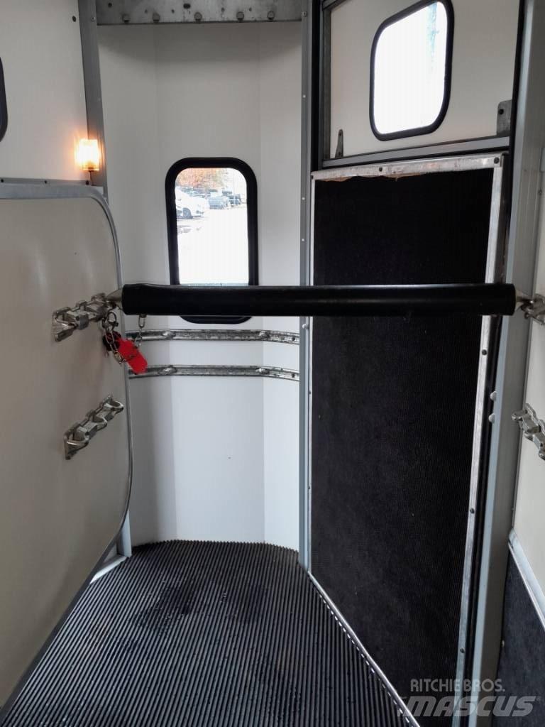 Ifor Williams HB 506 مقطورات نقل الحيوانات