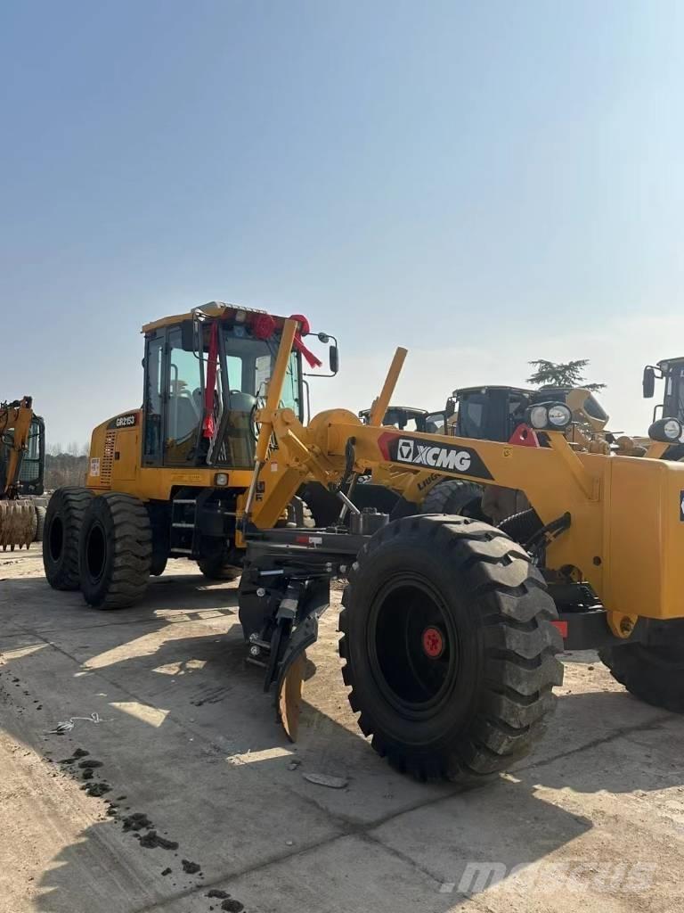 XCMG GR 2153 معدات تمهيد الطرق