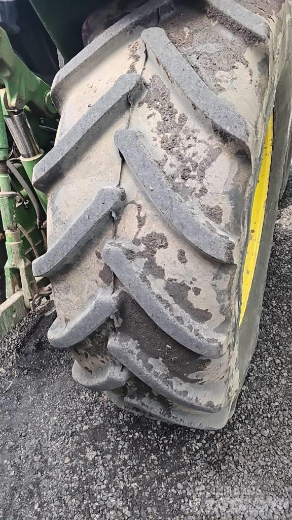 John Deere 6910 الجرارات