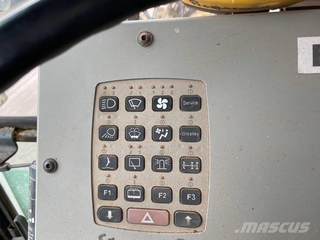 New Holland F156.6 معدات تمهيد الطرق