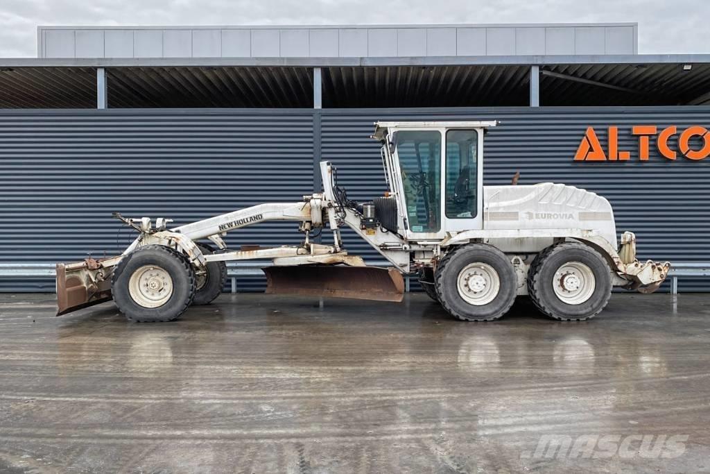 New Holland F156.6 معدات تمهيد الطرق