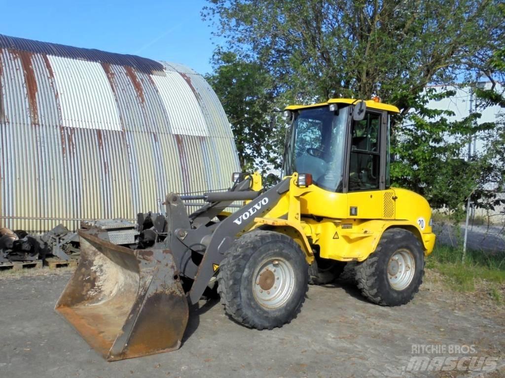 Volvo L 30 B-Z/X لوادر بعجل