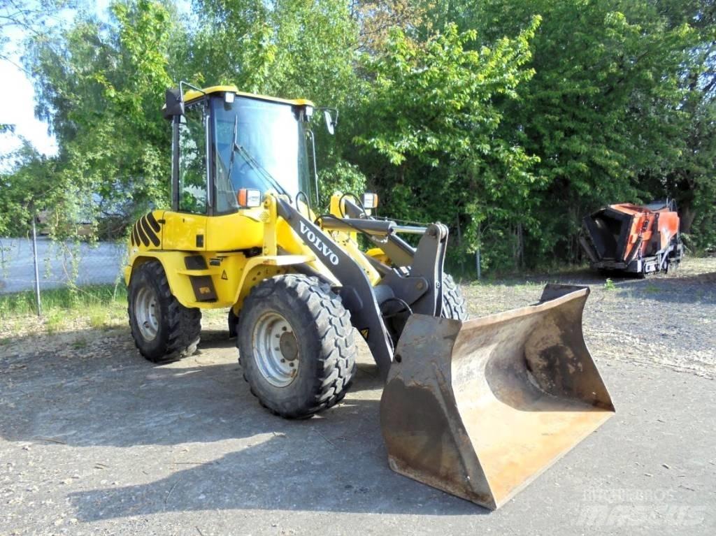 Volvo L 30 B-Z/X لوادر بعجل