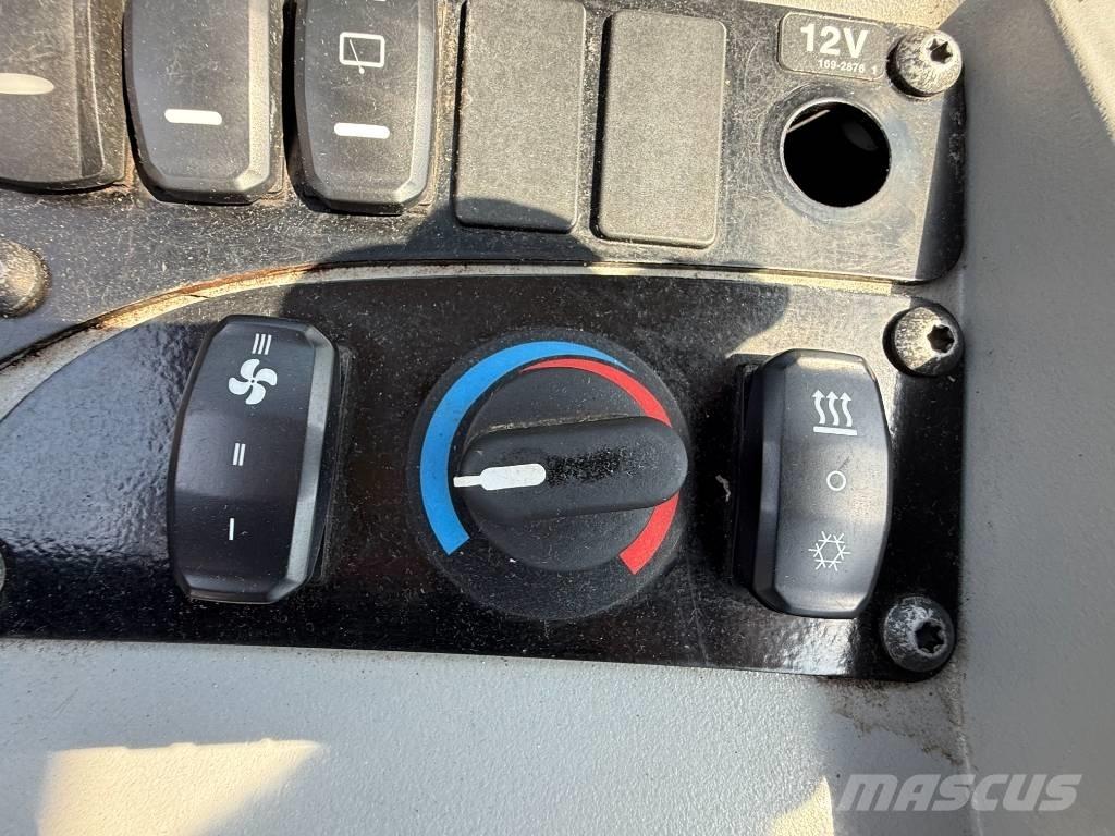 CAT 908 لوادر بعجل