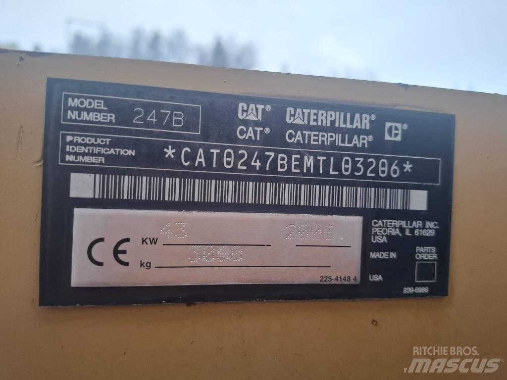 CAT 247 B لوادر انزلاقية التوجيه