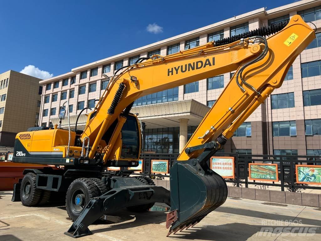 Hyundai R210W حفارات بعجل