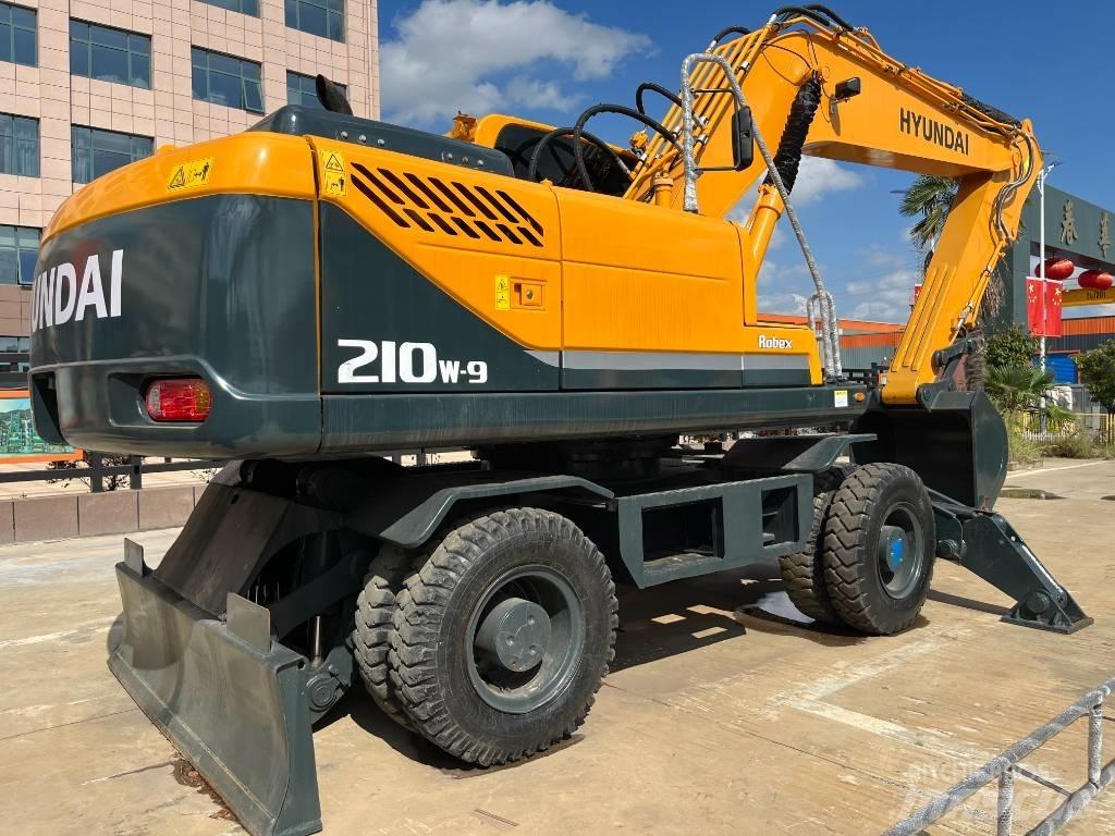 Hyundai R210W حفارات بعجل