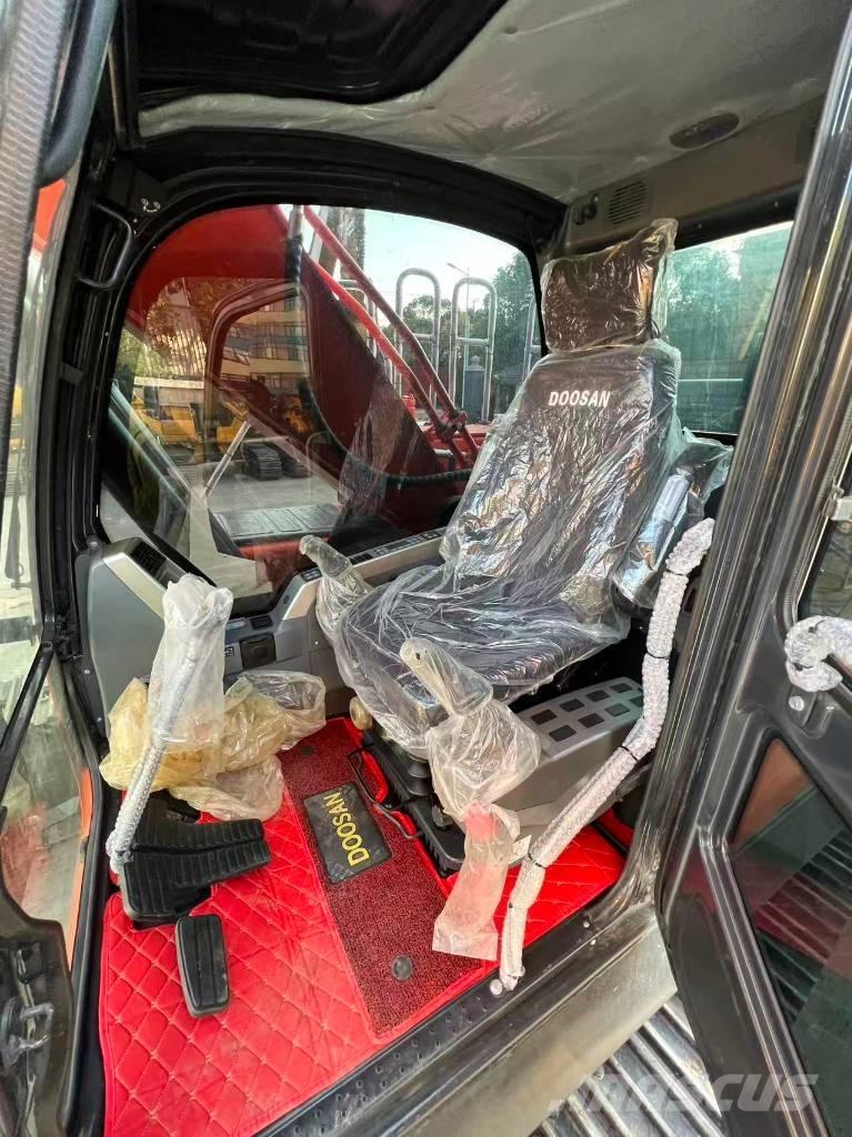 Doosan DX 225 LC حفارات زحافة