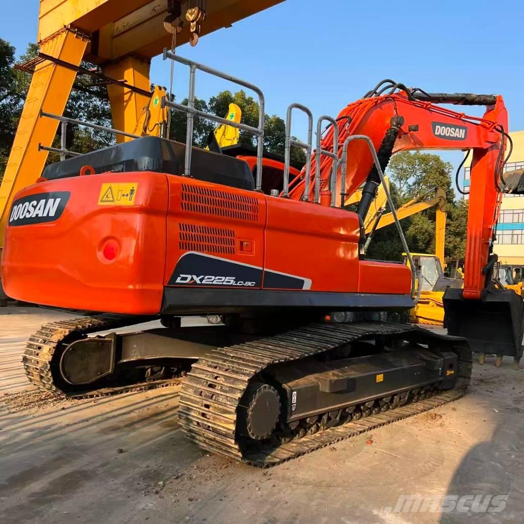 Doosan DX 225 LC حفارات زحافة
