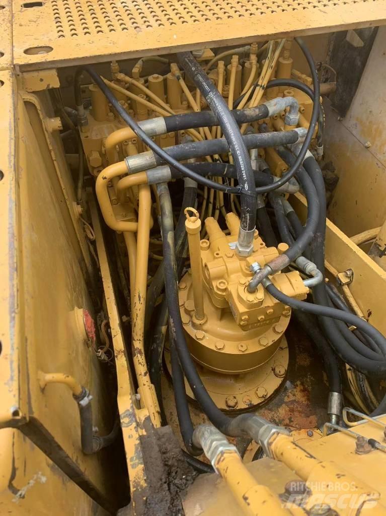 CAT 320 C حفارات زحافة