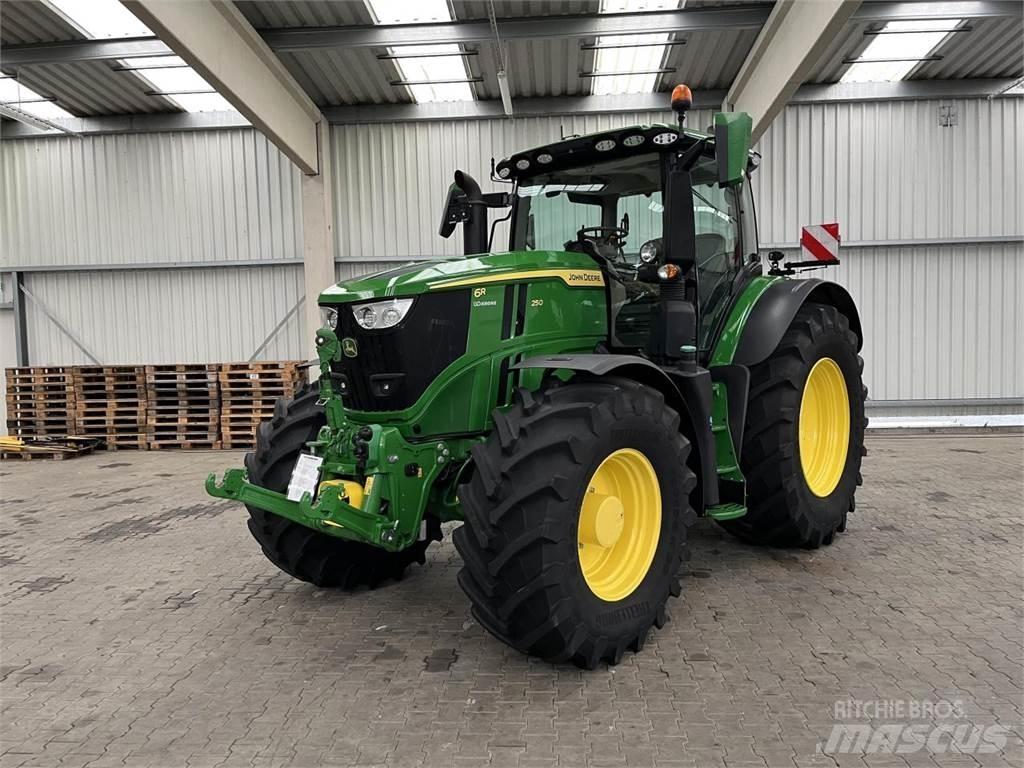 John Deere 6R 250 الجرارات