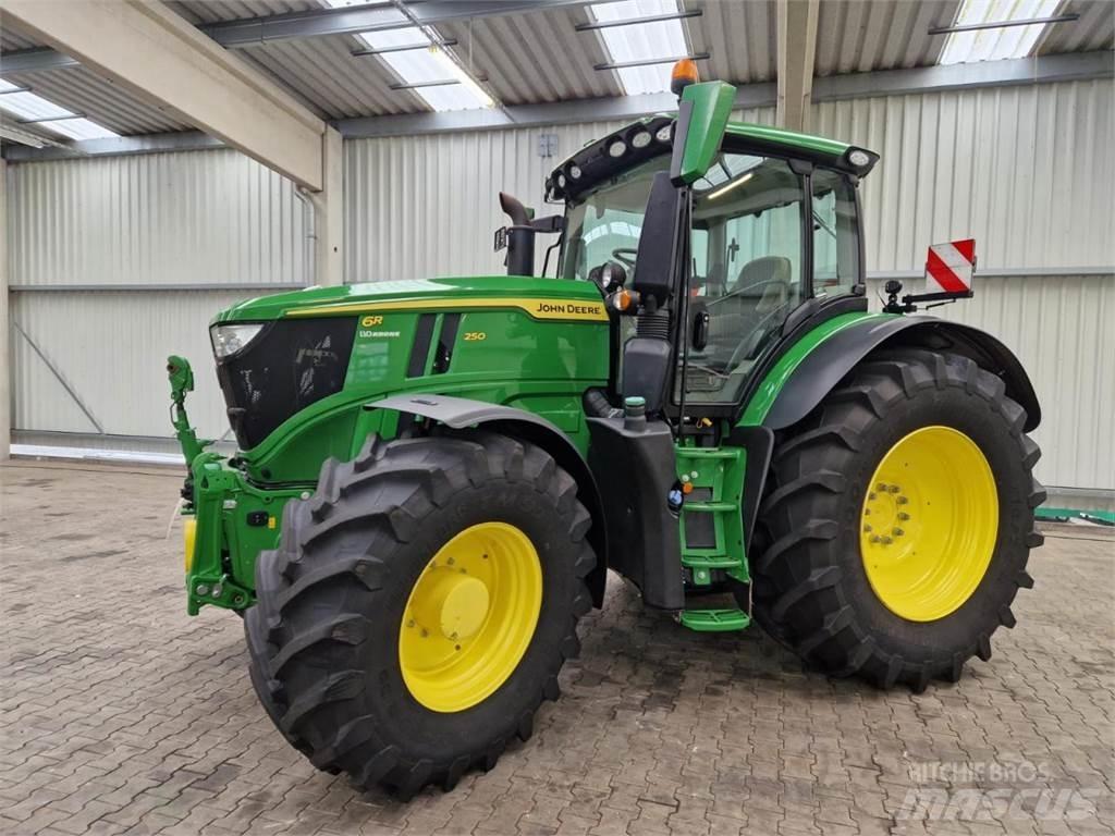 John Deere 6R 250 الجرارات