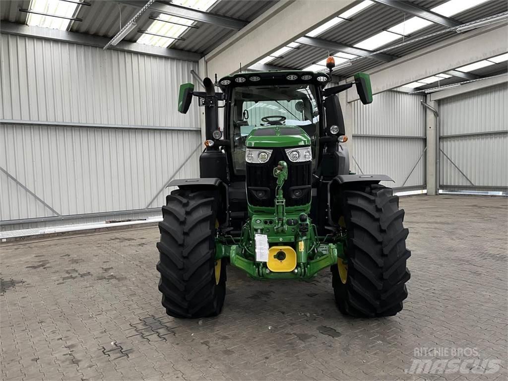 John Deere 6R 250 الجرارات