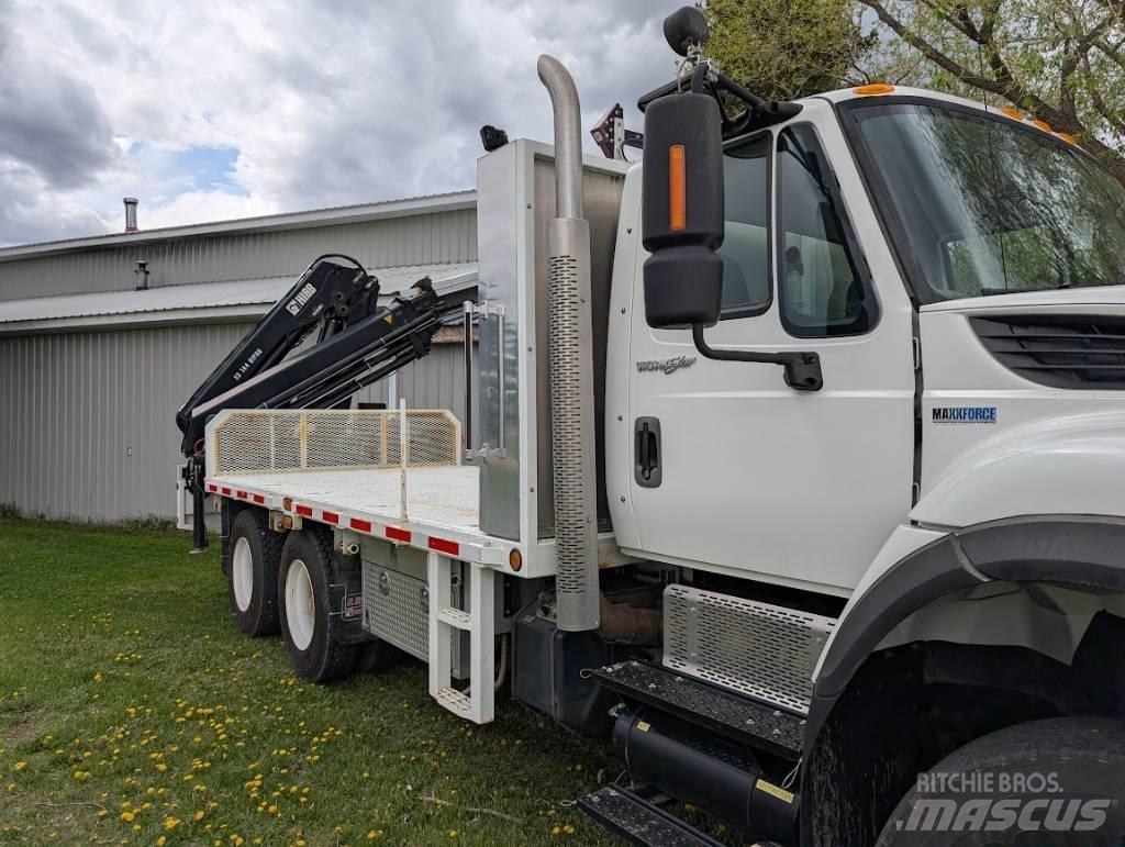 International 7500 شاحنات الرافعات