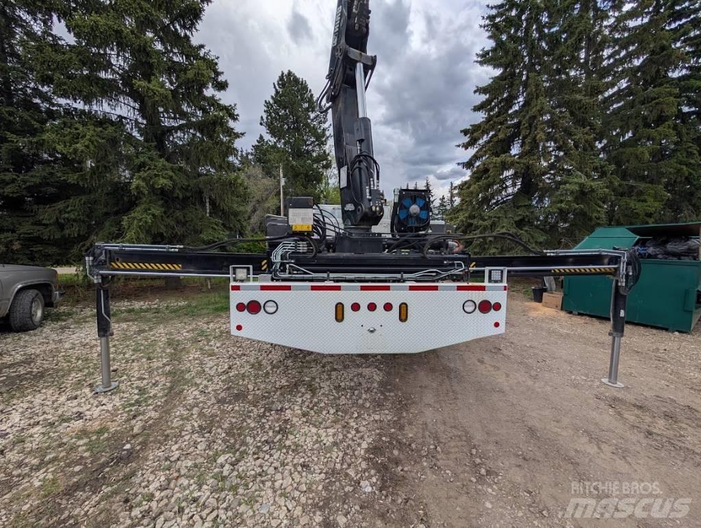 International 7500 شاحنات الرافعات