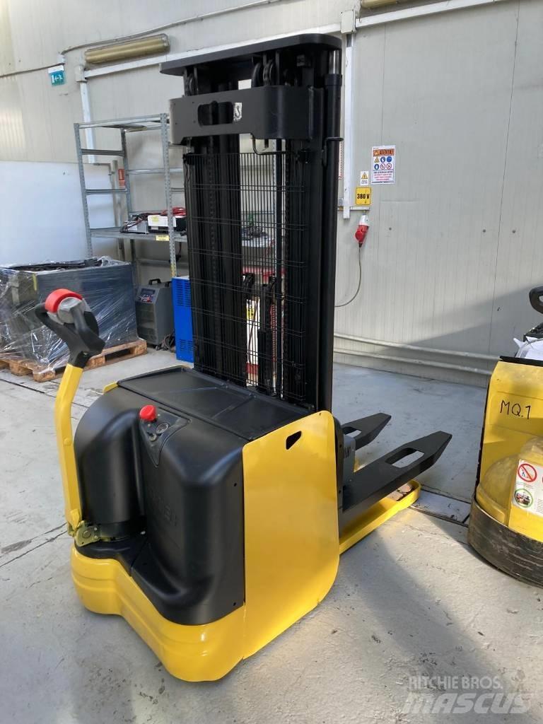 Hyster S 1.6 معدات التكديس الجوالة