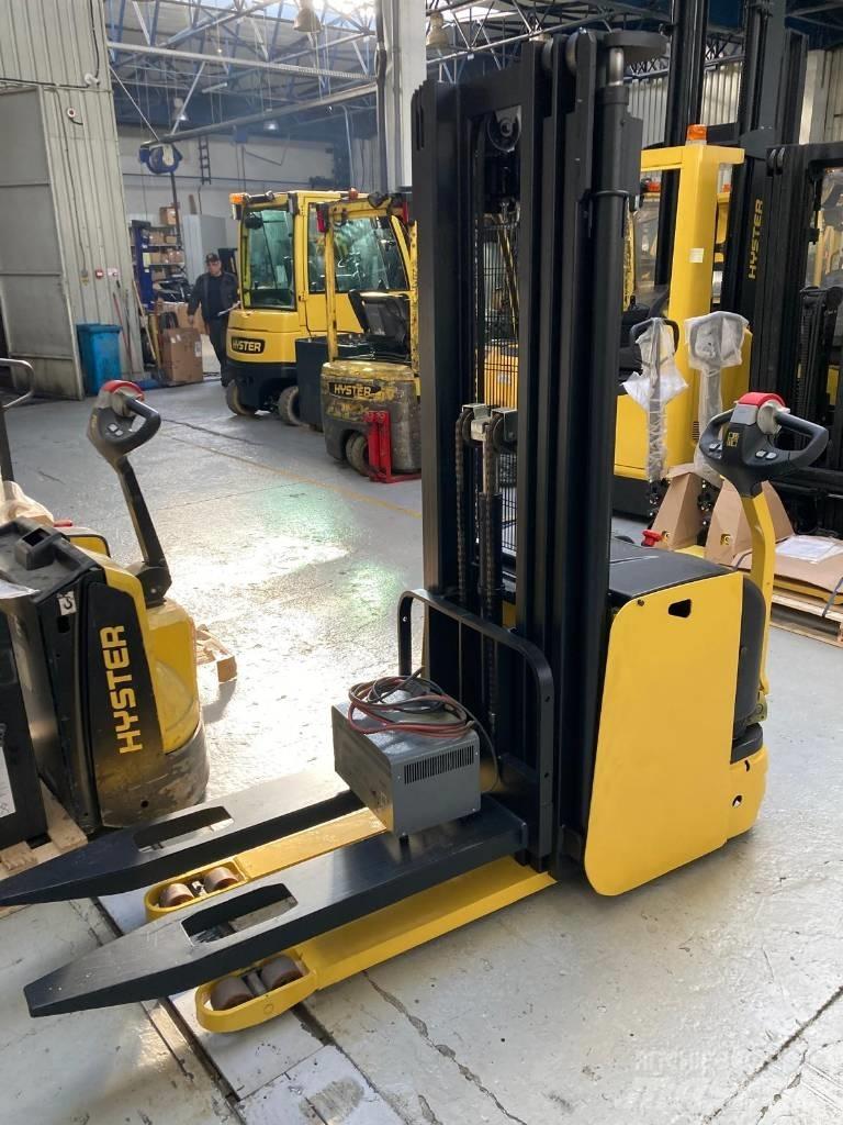 Hyster S 1.6 معدات التكديس الجوالة