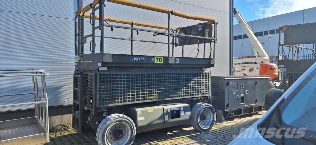 JLG M 3369 رافعات مقصية الشكل