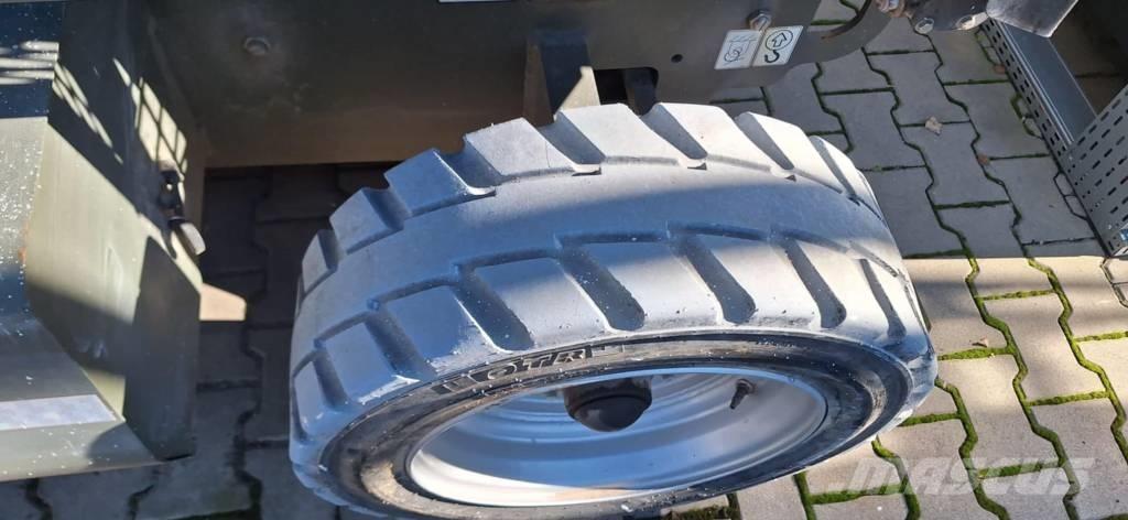 JLG M 3369 رافعات مقصية الشكل