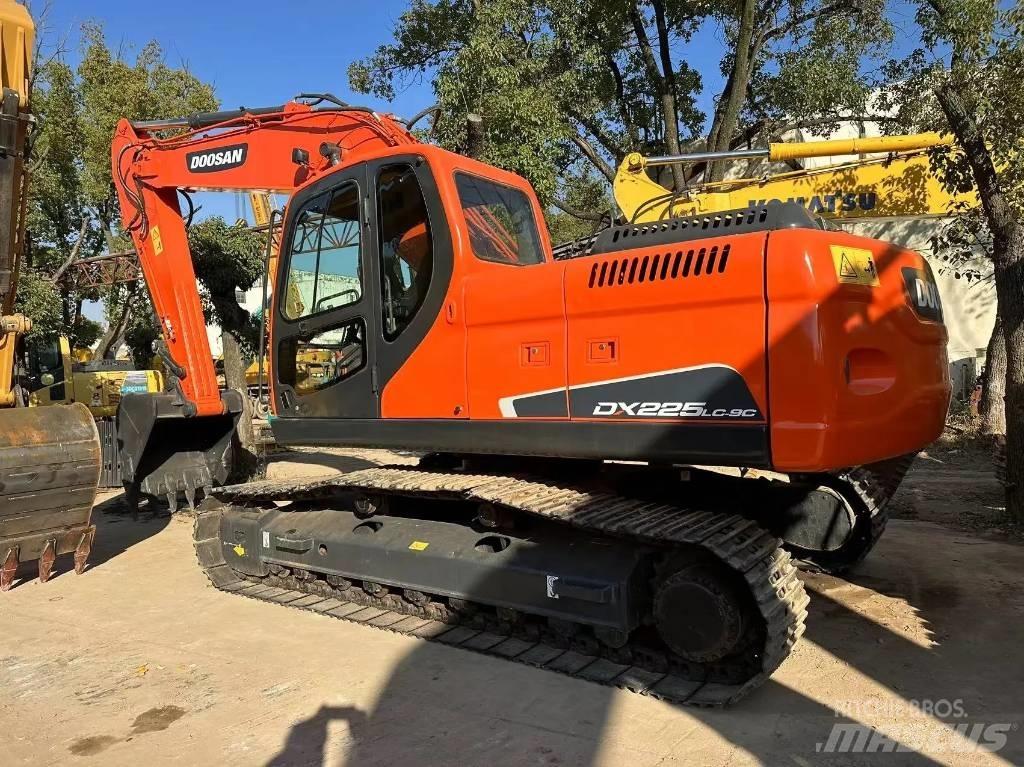 Doosan DX225-9C حفارات زحافة