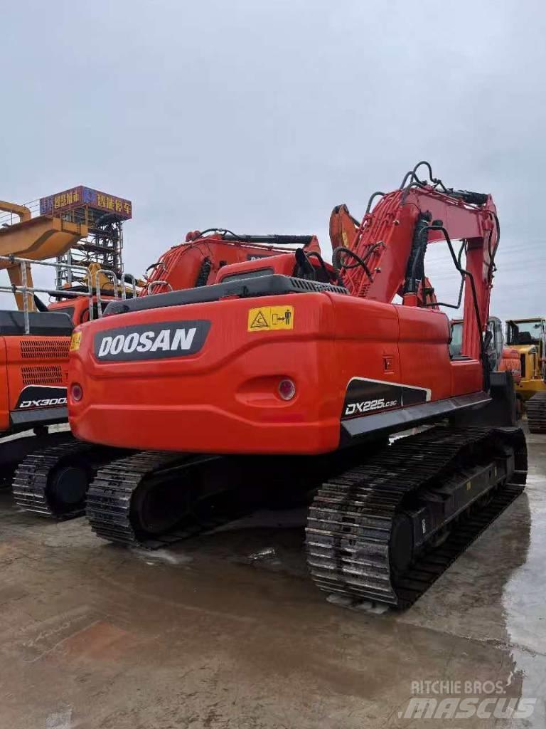 Doosan DX 225 LC-9C حفارات زحافة