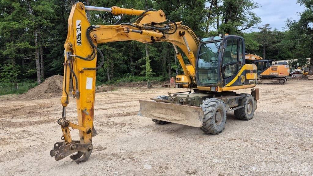 JCB JS 130 W حفارات بعجل