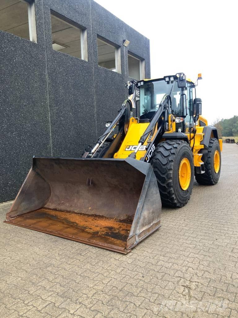 JCB 437 HT لوادر بعجل