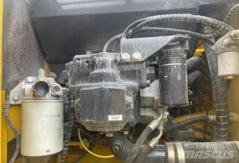Komatsu 220-8K حفارات زحافة