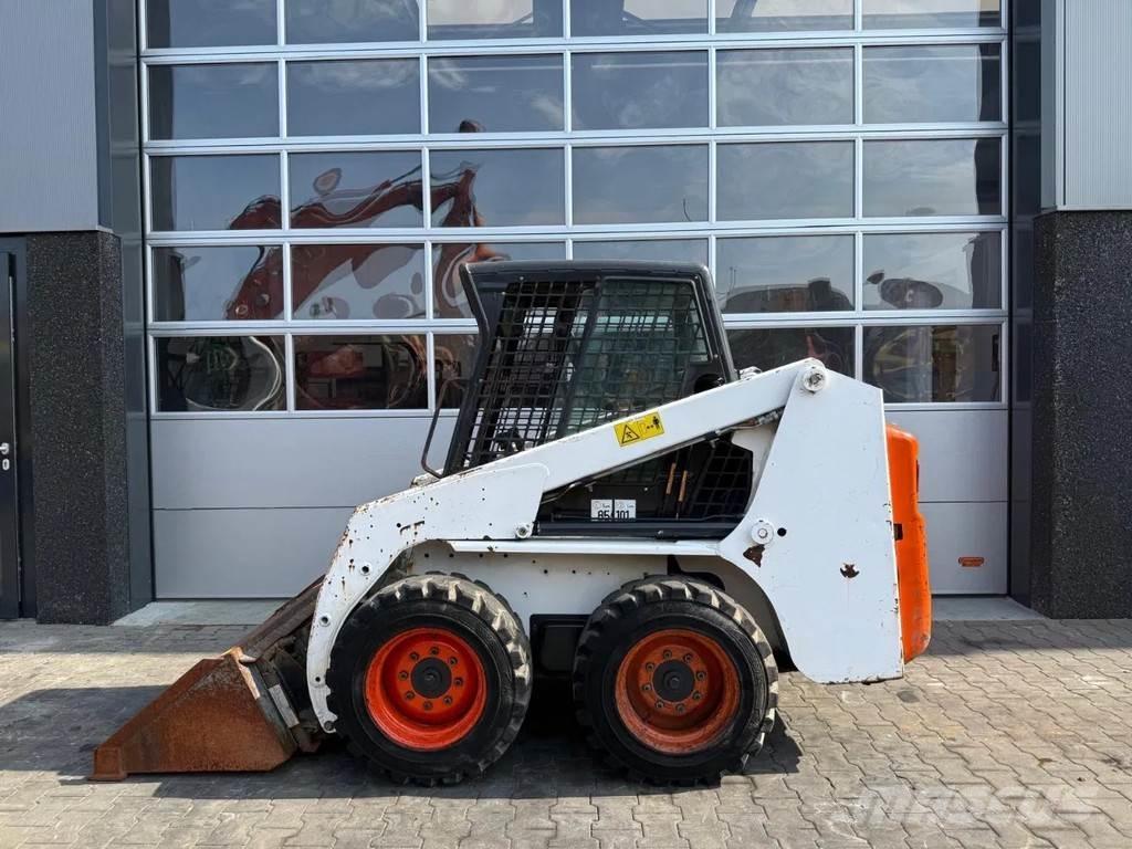 Bobcat S130 لوادر انزلاقية التوجيه