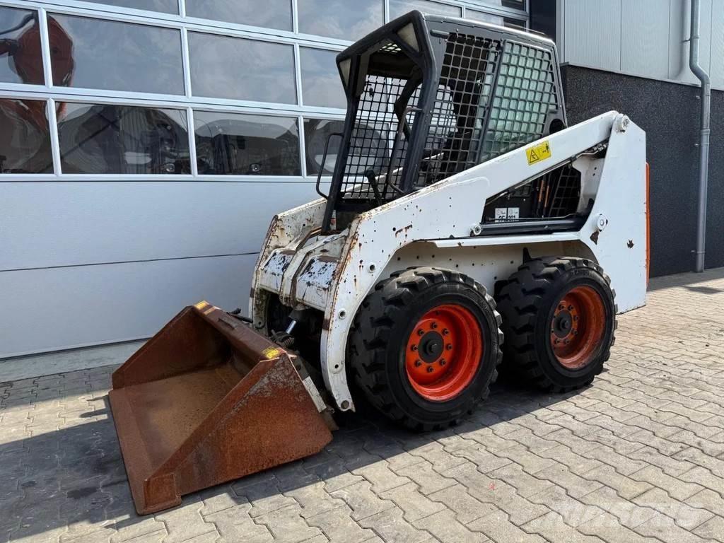 Bobcat S130 لوادر انزلاقية التوجيه