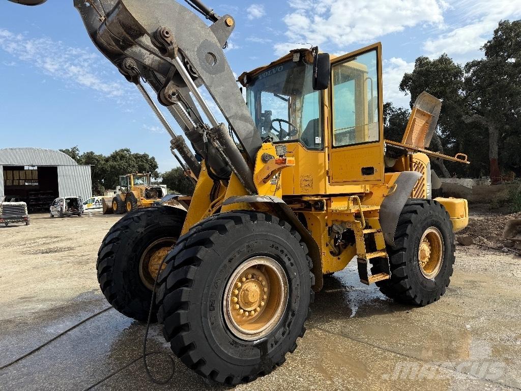 Volvo L 90 E لوادر بعجل