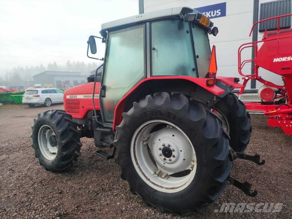 Massey Ferguson 4245 الجرارات