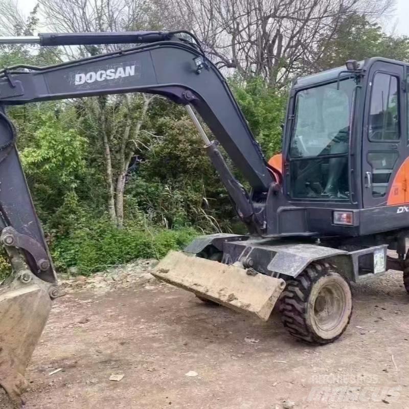 Doosan DX60W حفارات بعجل