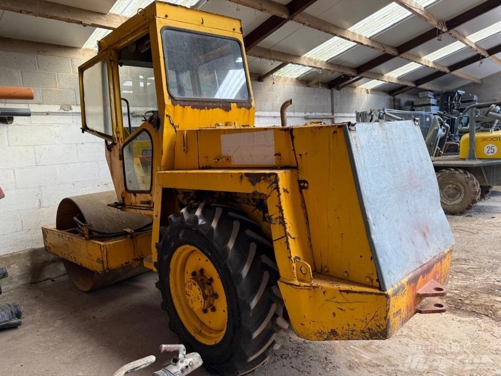 Bomag BV 142 مداحل ثنائية الاسطوانة