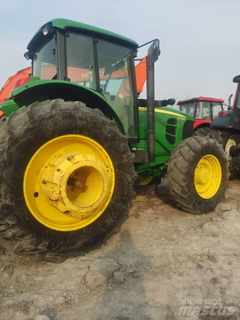 John Deere 6J-2104 الجرارات