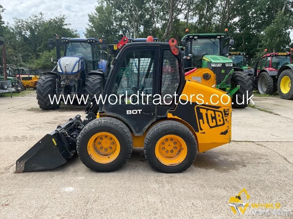 JCB Robot لوادر انزلاقية التوجيه