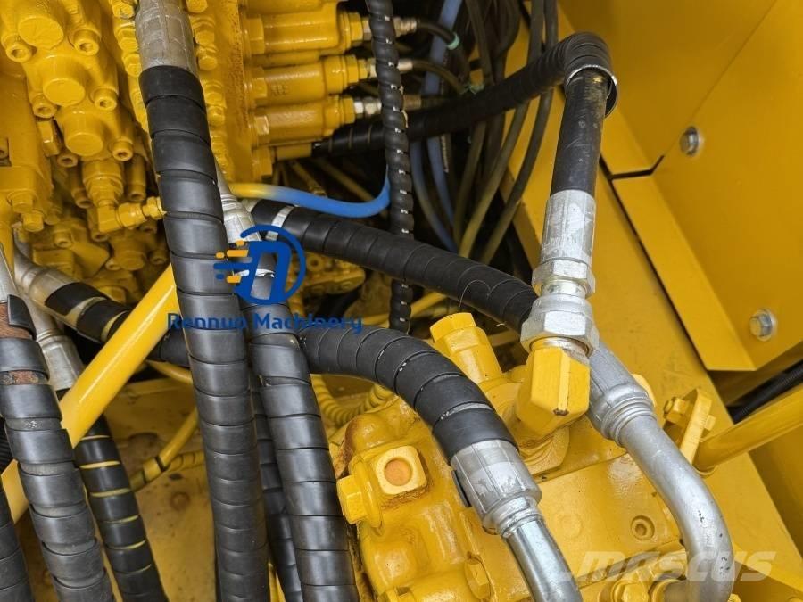 Komatsu PC 300 حفارات زحافة