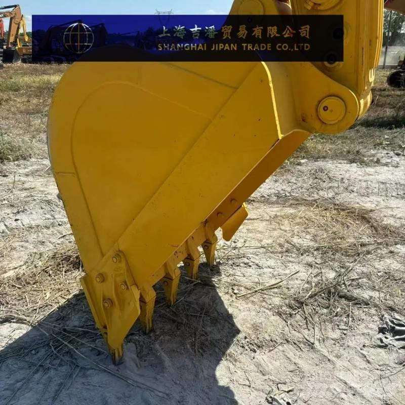 Komatsu PC 210 حفارات زحافة
