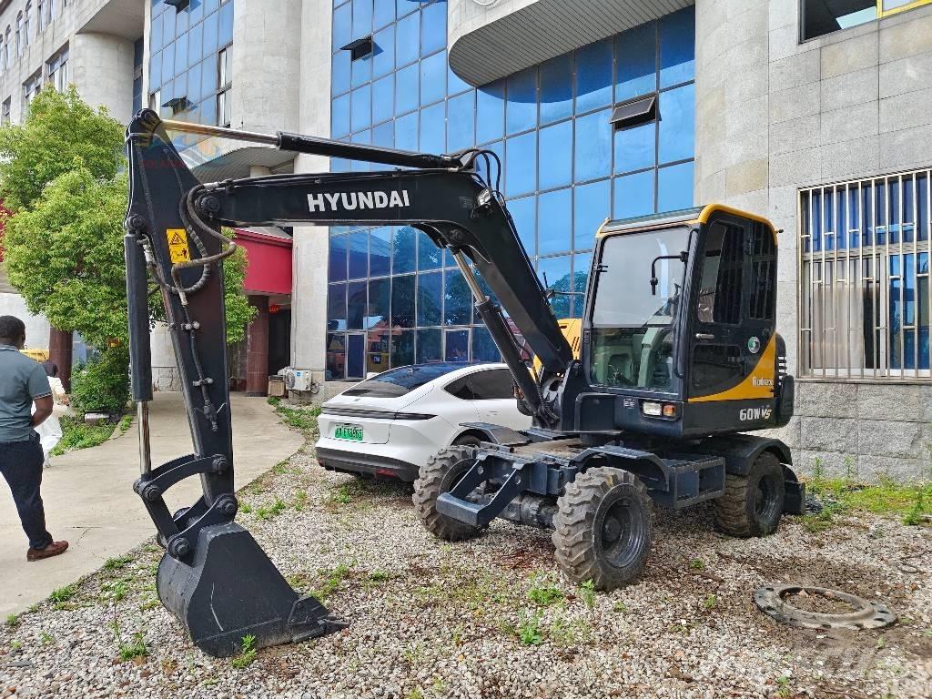 CAT R60W حفارات بعجل