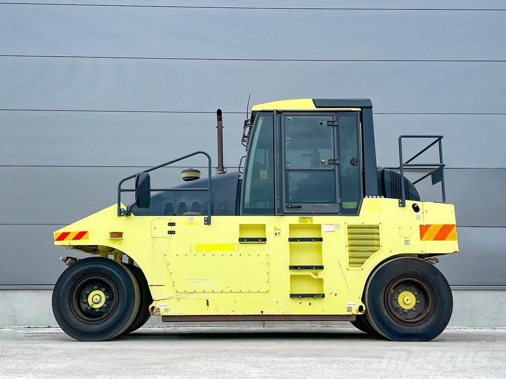 Ammann AP 240 مداحل ذات إطارات هوائية