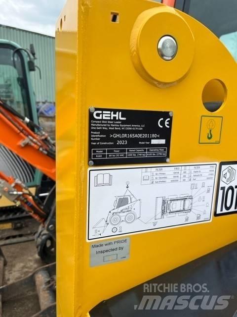 Gehl R 165 لوادر انزلاقية التوجيه