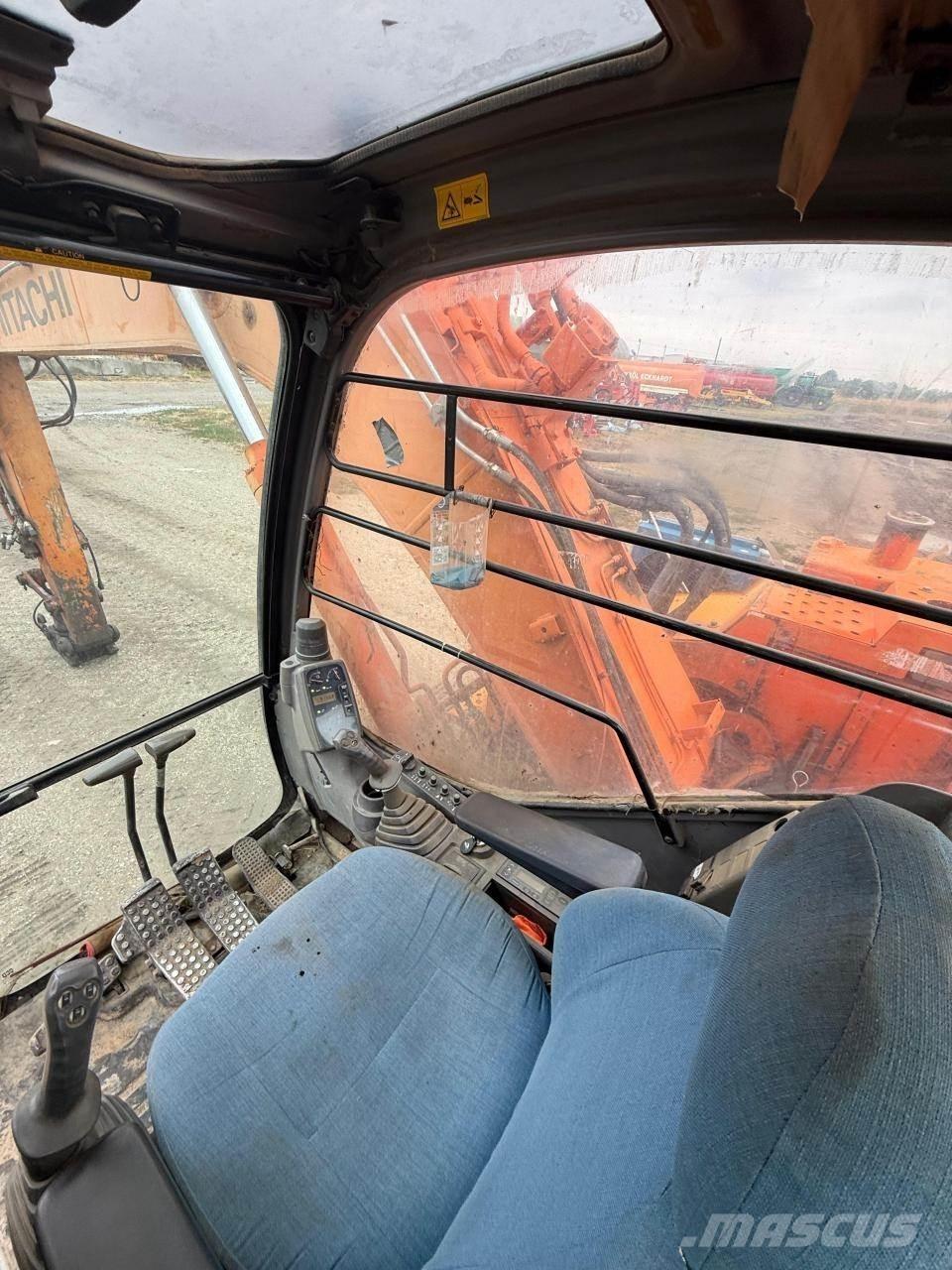 Hitachi ZX135US حفارات زحافة
