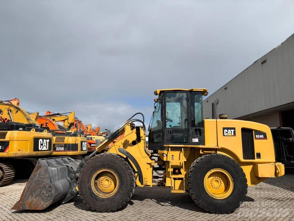 CAT 924 G لوادر بعجل