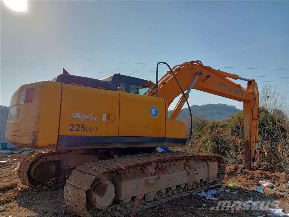 Hyundai R225LC-7 حفارات زحافة