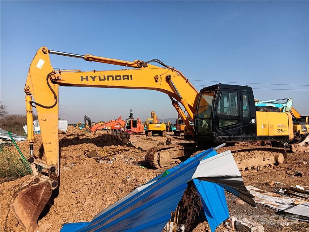 Hyundai R225LC-7 حفارات زحافة