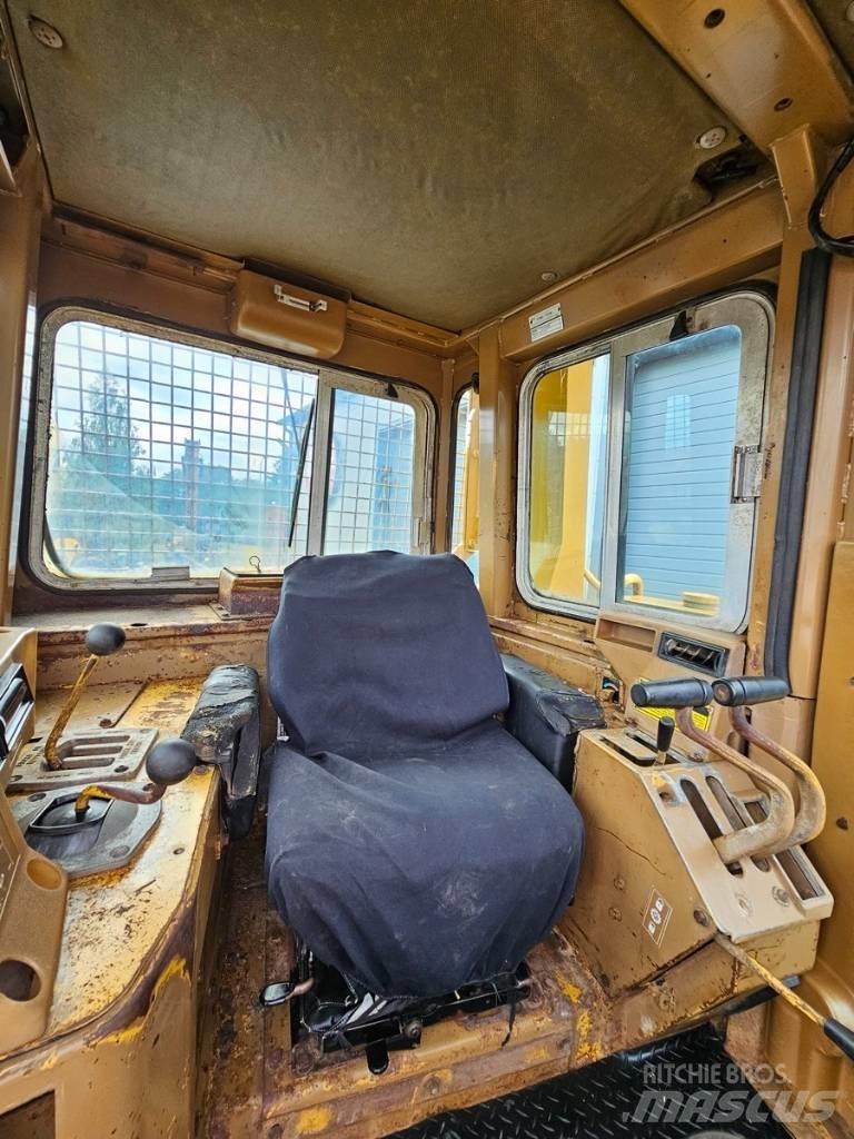 CAT D 8 L بلدوزرات مجنزرة