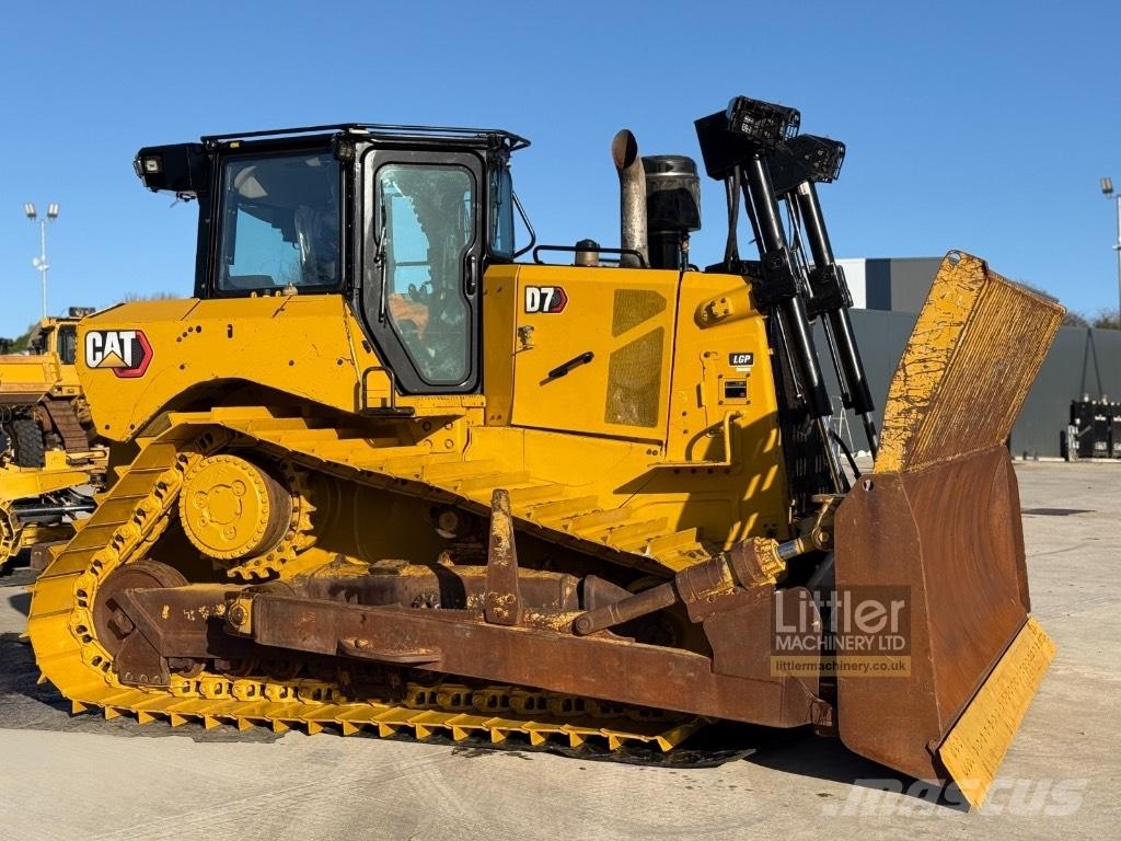CAT D 7 LGP بلدوزرات مجنزرة
